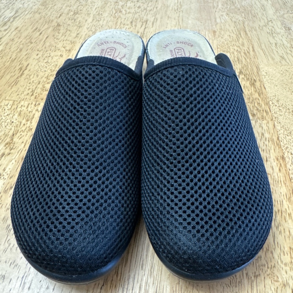 Fly Flot Black mesh Slip-on Mule Clog size 7.5 - Picture 2 of 7